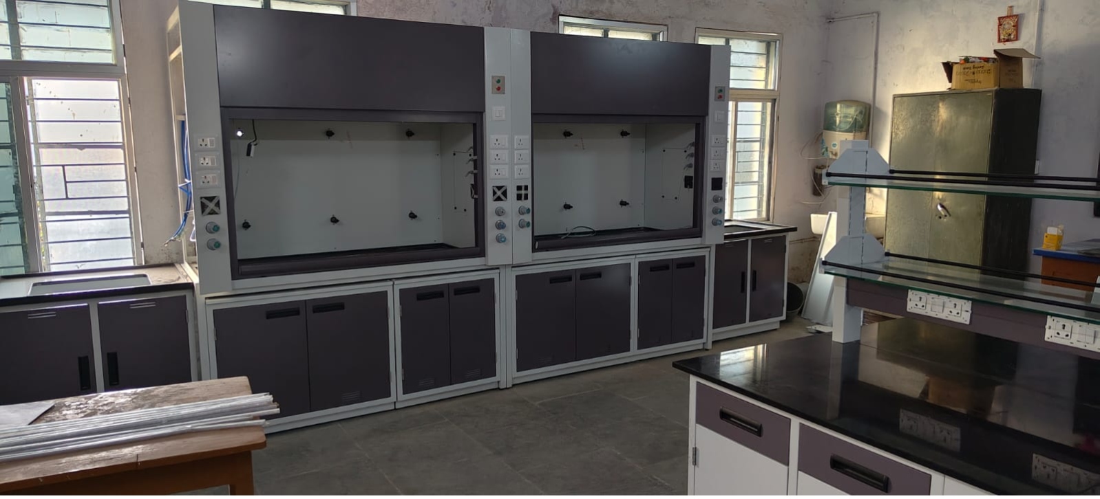 Laboratory fume hood system